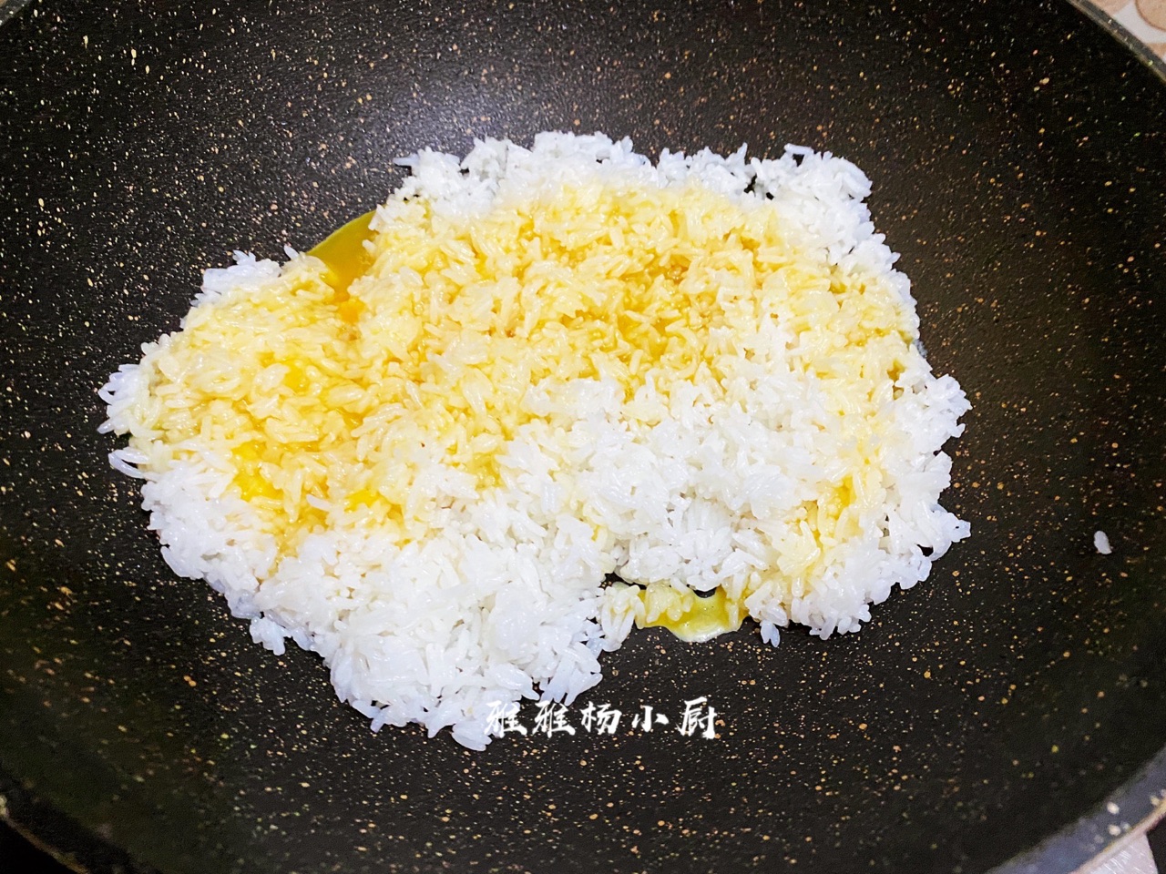 鸡蛋酱油炒饭