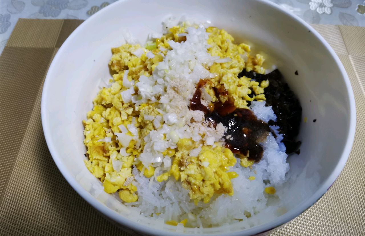 鸡蛋木耳粉丝饺子