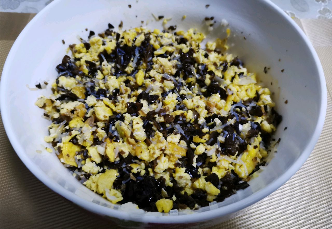 鸡蛋木耳粉丝饺子