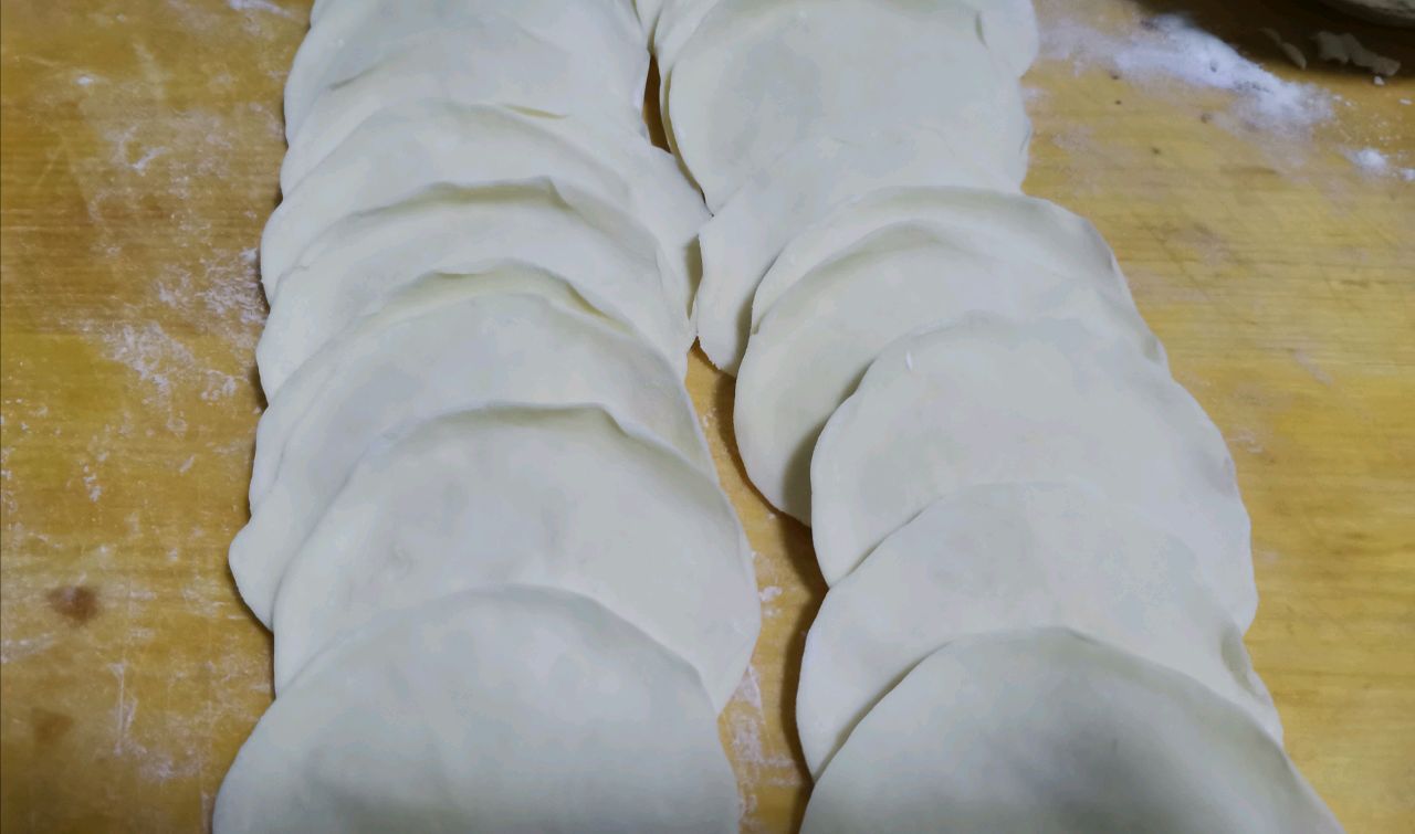 鸡蛋木耳粉丝饺子