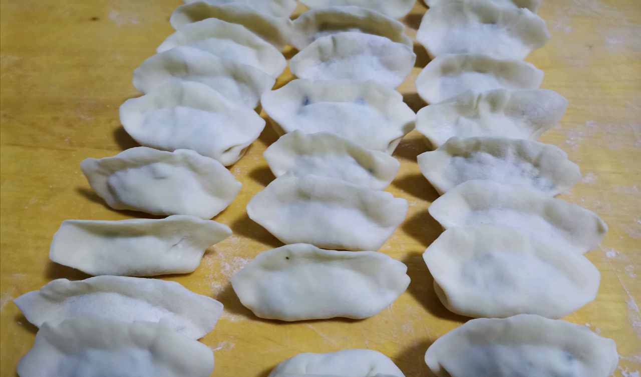 鸡蛋木耳粉丝饺子