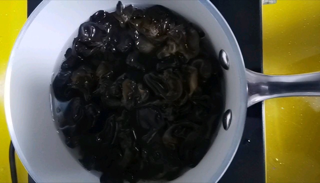 鸡蛋木耳粉丝饺子
