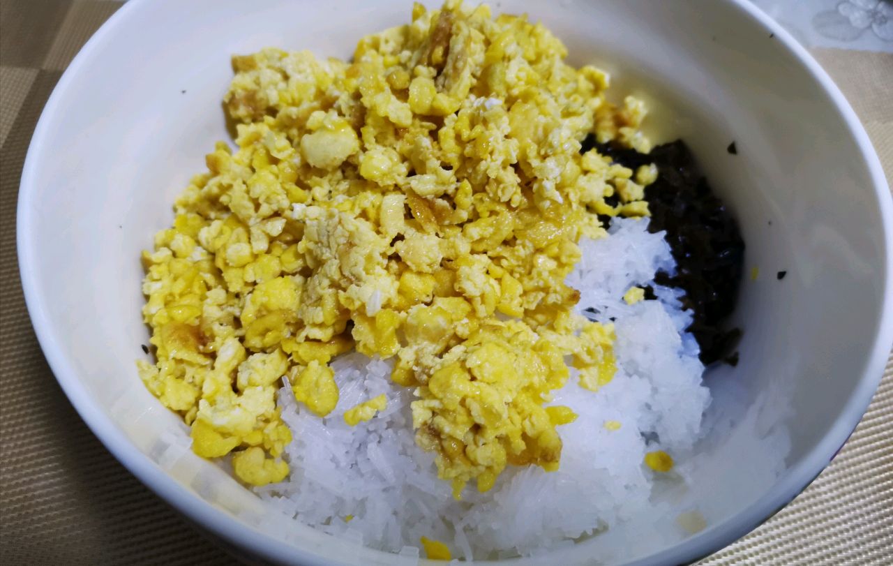 鸡蛋木耳粉丝饺子
