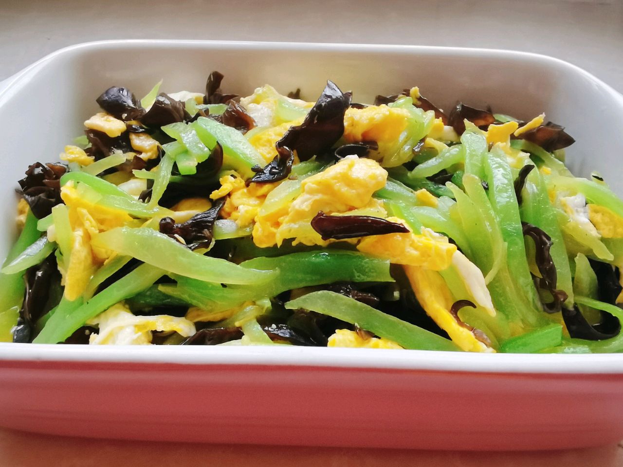 鸡蛋木耳莴笋丝