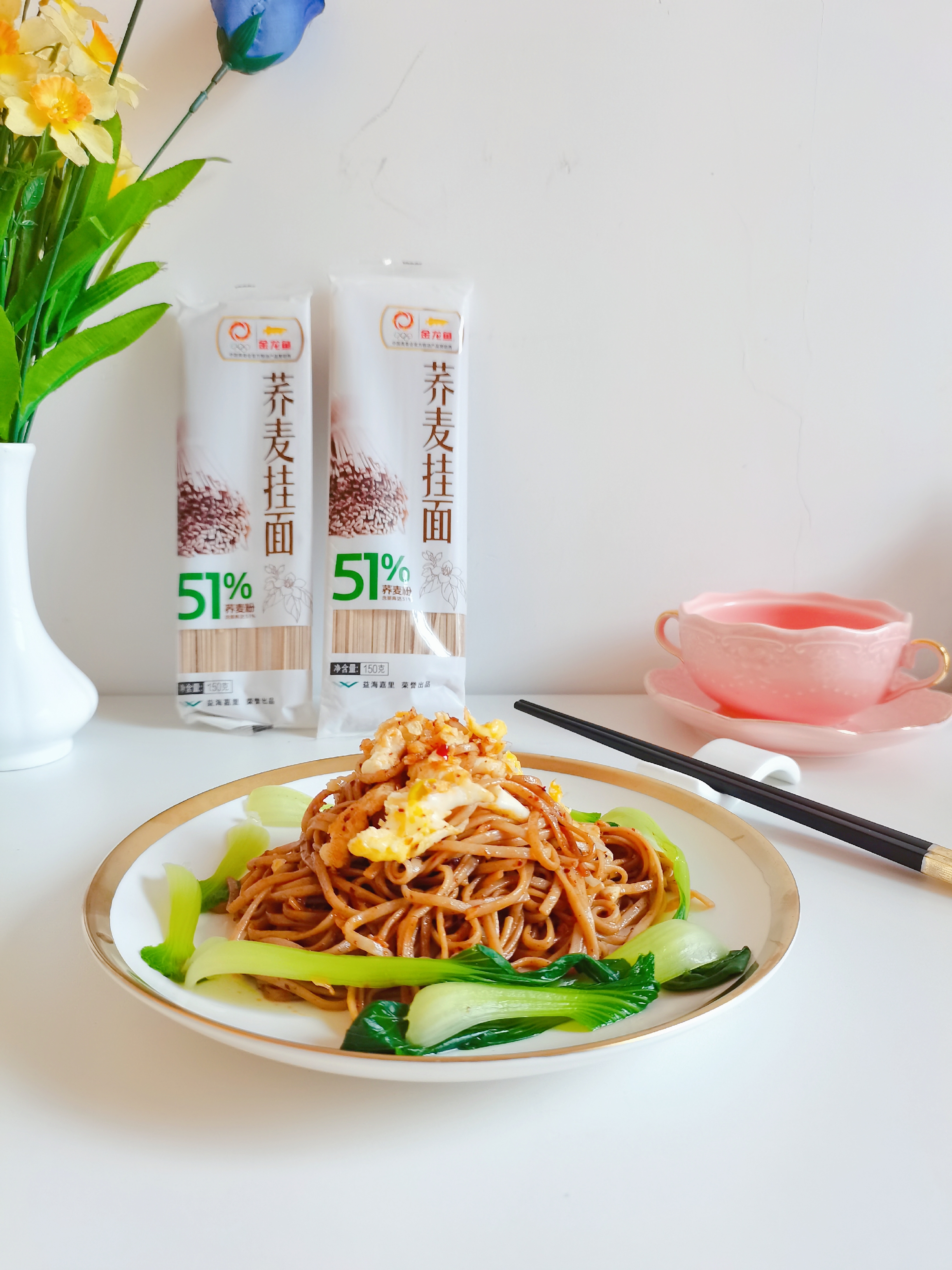 鸡蛋青菜蒜香荞麦面