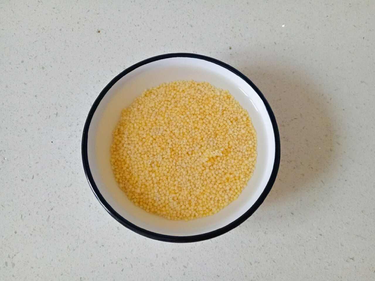鸡蛋小米粥