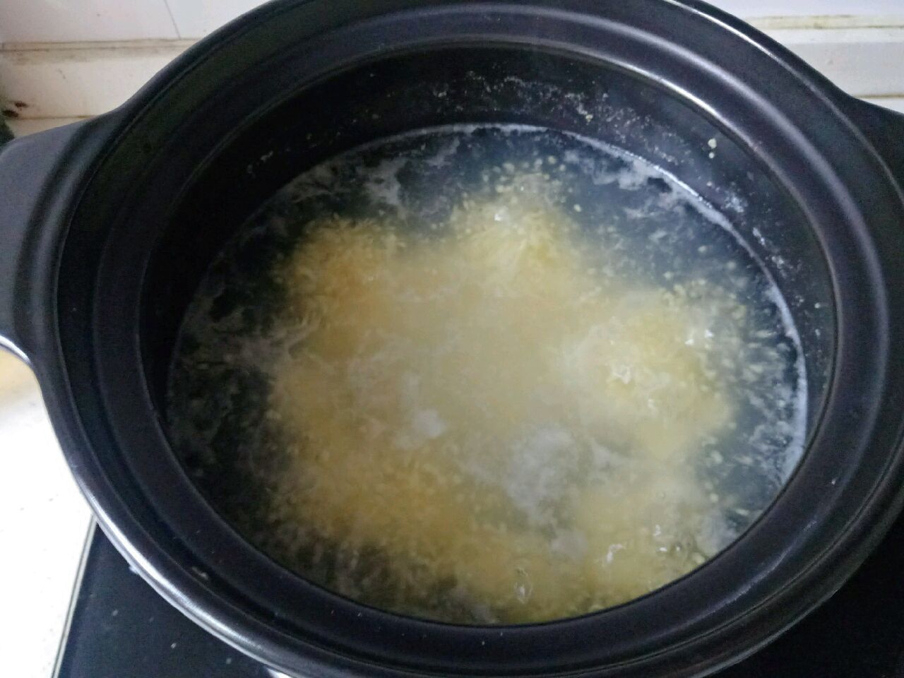 鸡蛋小米粥