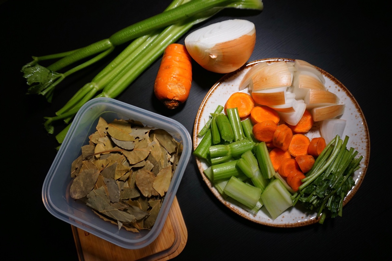 鸡架鸡骨秒变浓香清汤-解锁自制鸡骨浓汤宝