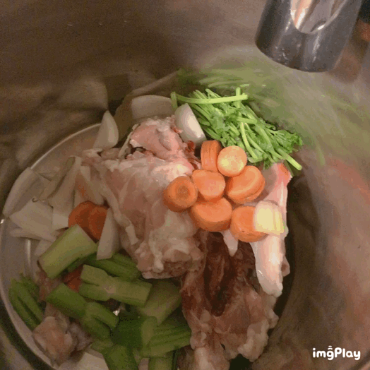 鸡架鸡骨秒变浓香清汤-解锁自制鸡骨浓汤宝