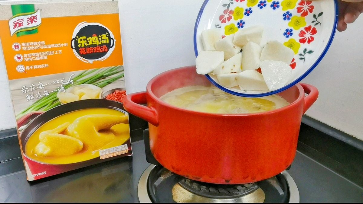 鸡脚排骨花胶鸡汤