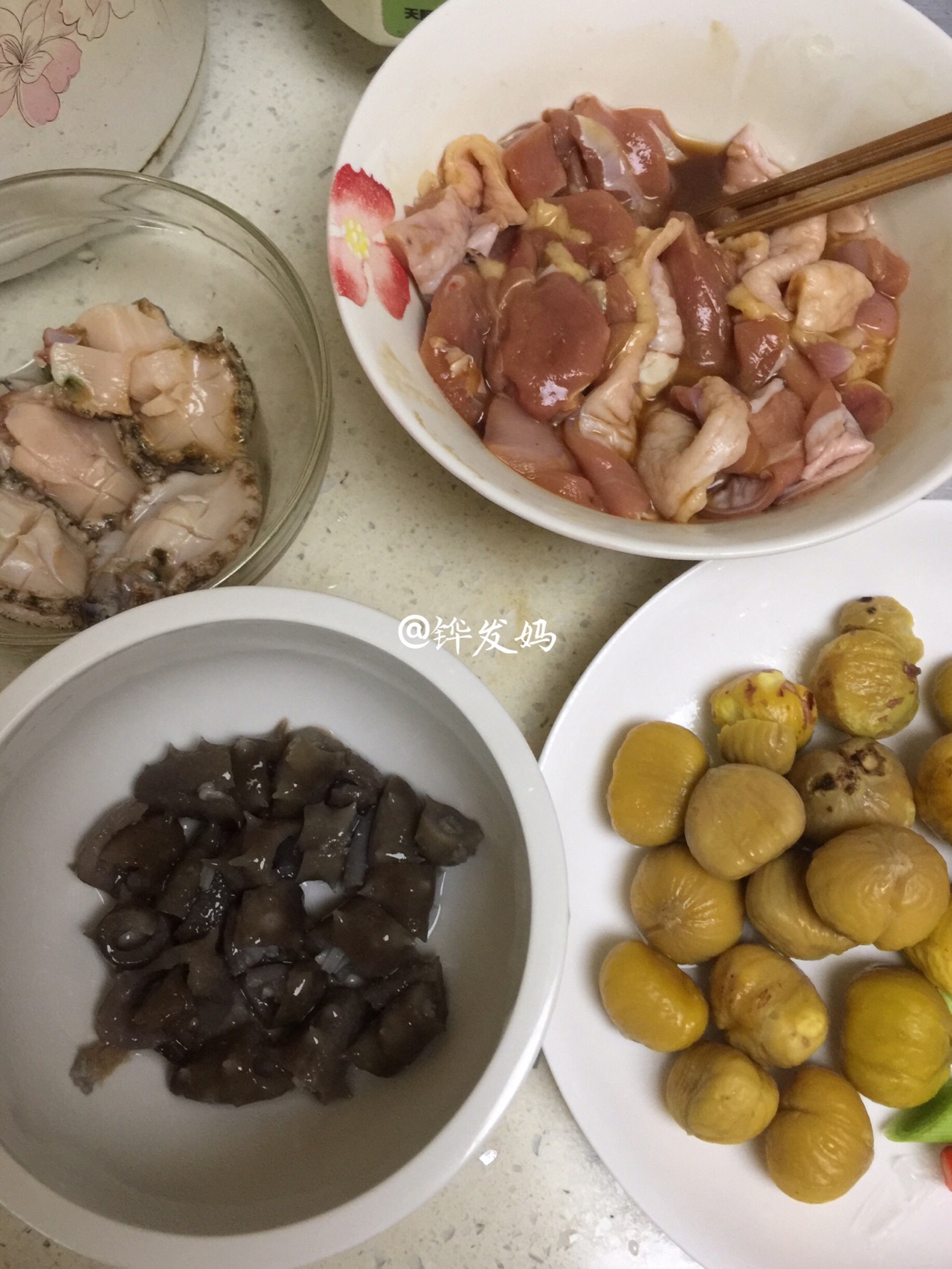 鸡肉鲍鱼海参栗子煲
