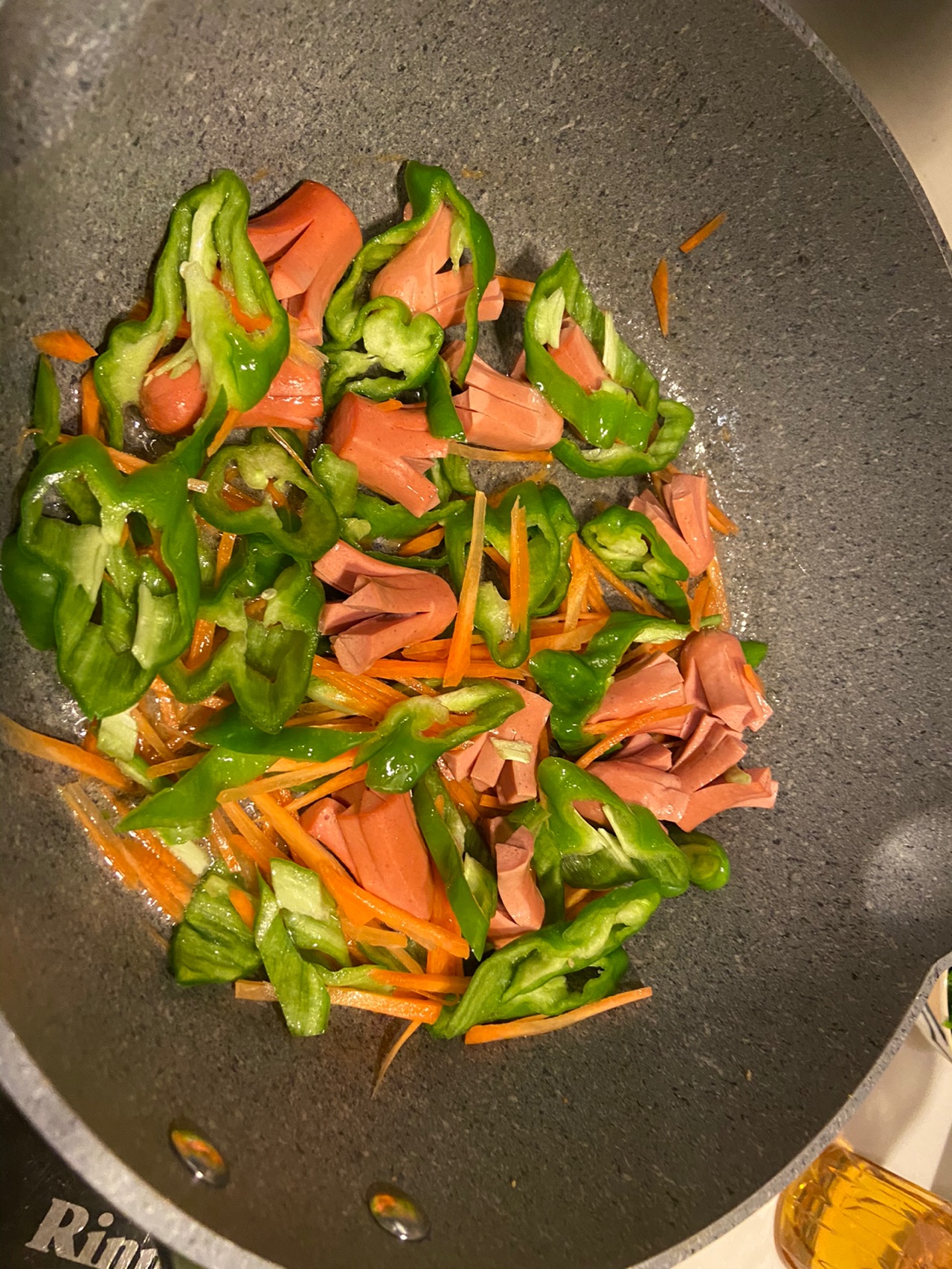 鸡肉肠炒乌冬面