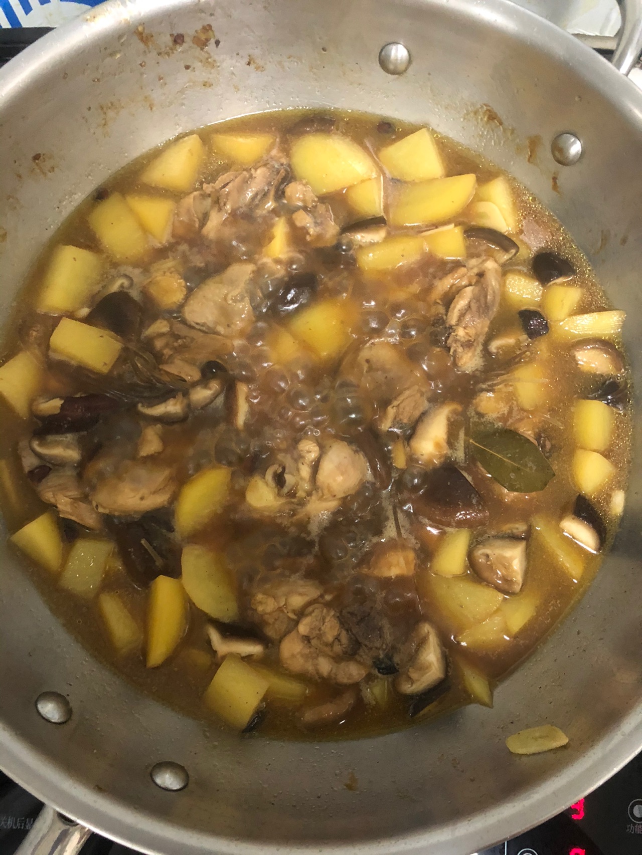 鸡肉炖蘑菇土豆