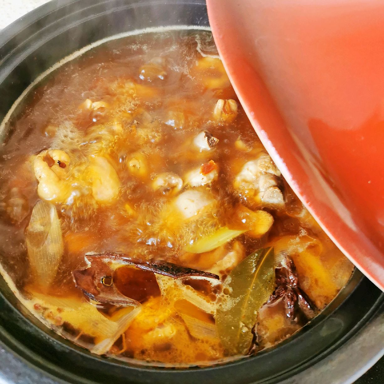 鸡肉焖卷子