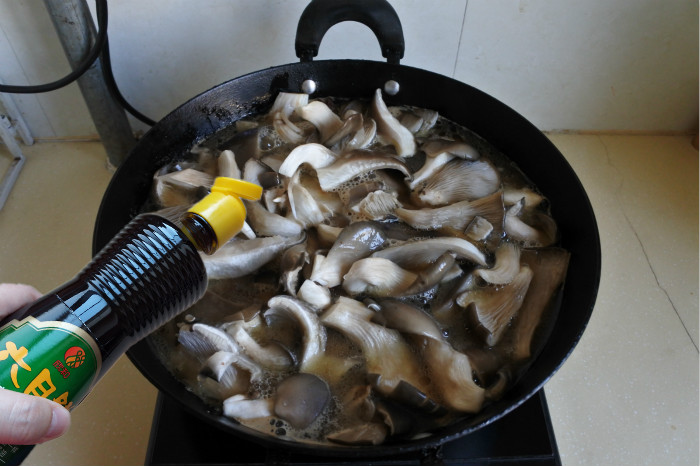 鸡肉蘑菇炖粉条