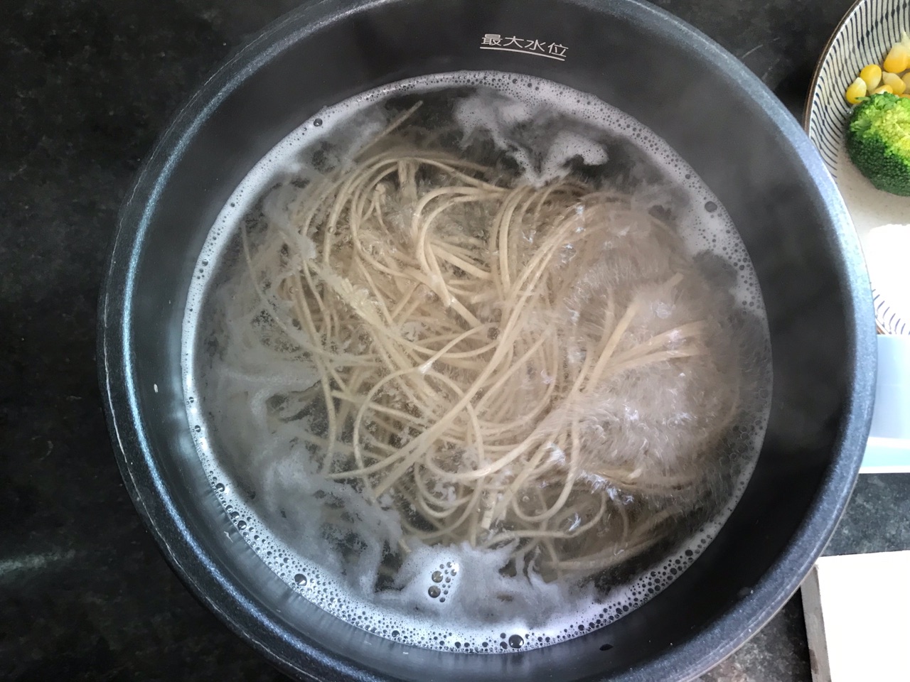 鸡肉荞麦面沙拉