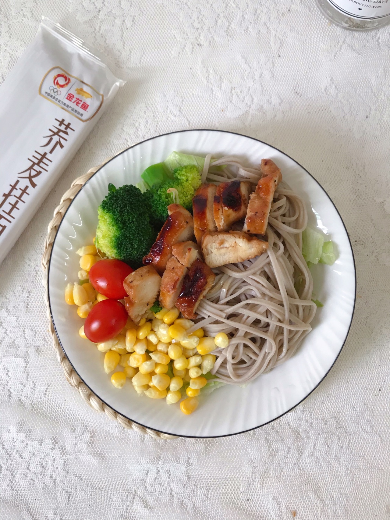 鸡肉荞麦面沙拉