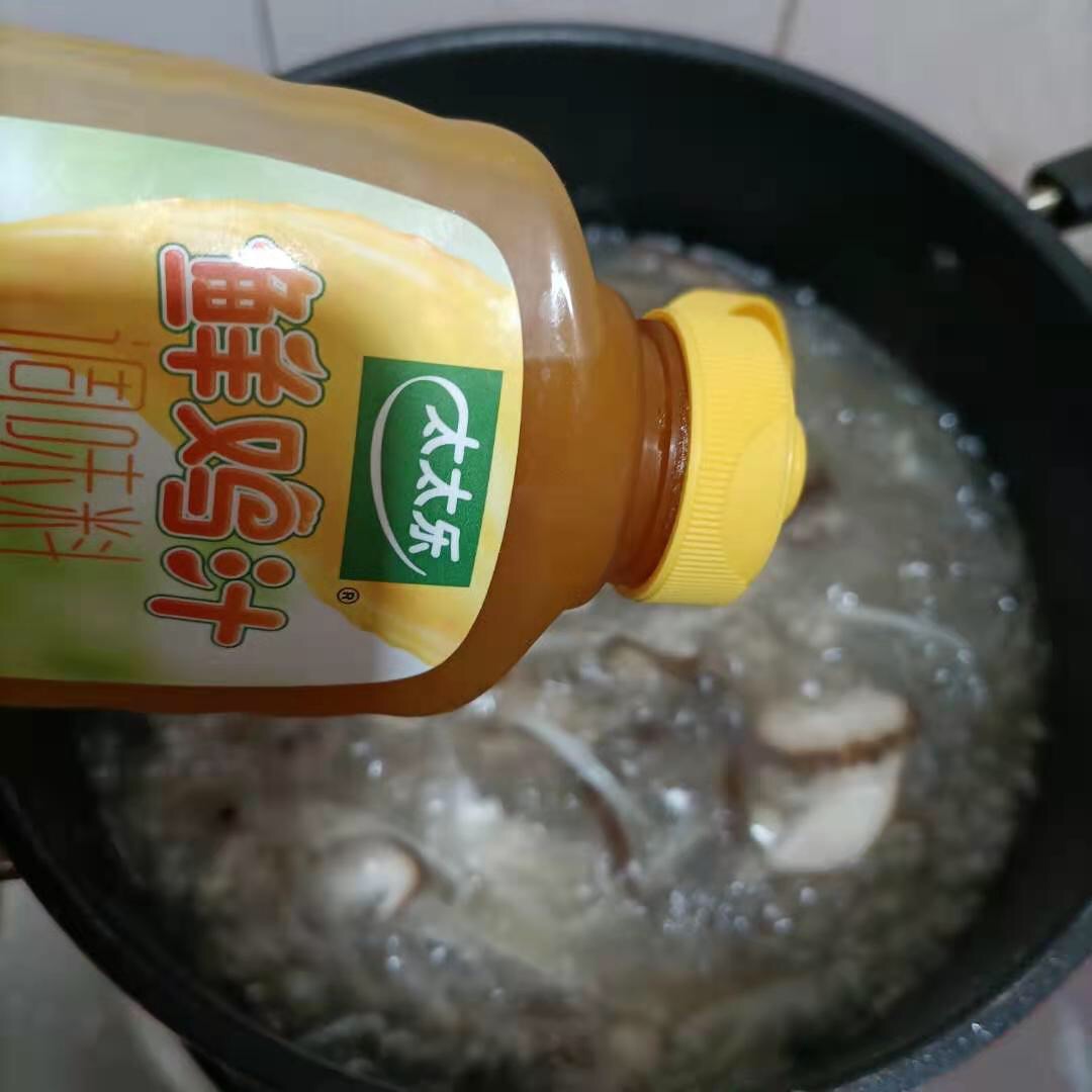 鸡肉丝杂菌粉丝羹