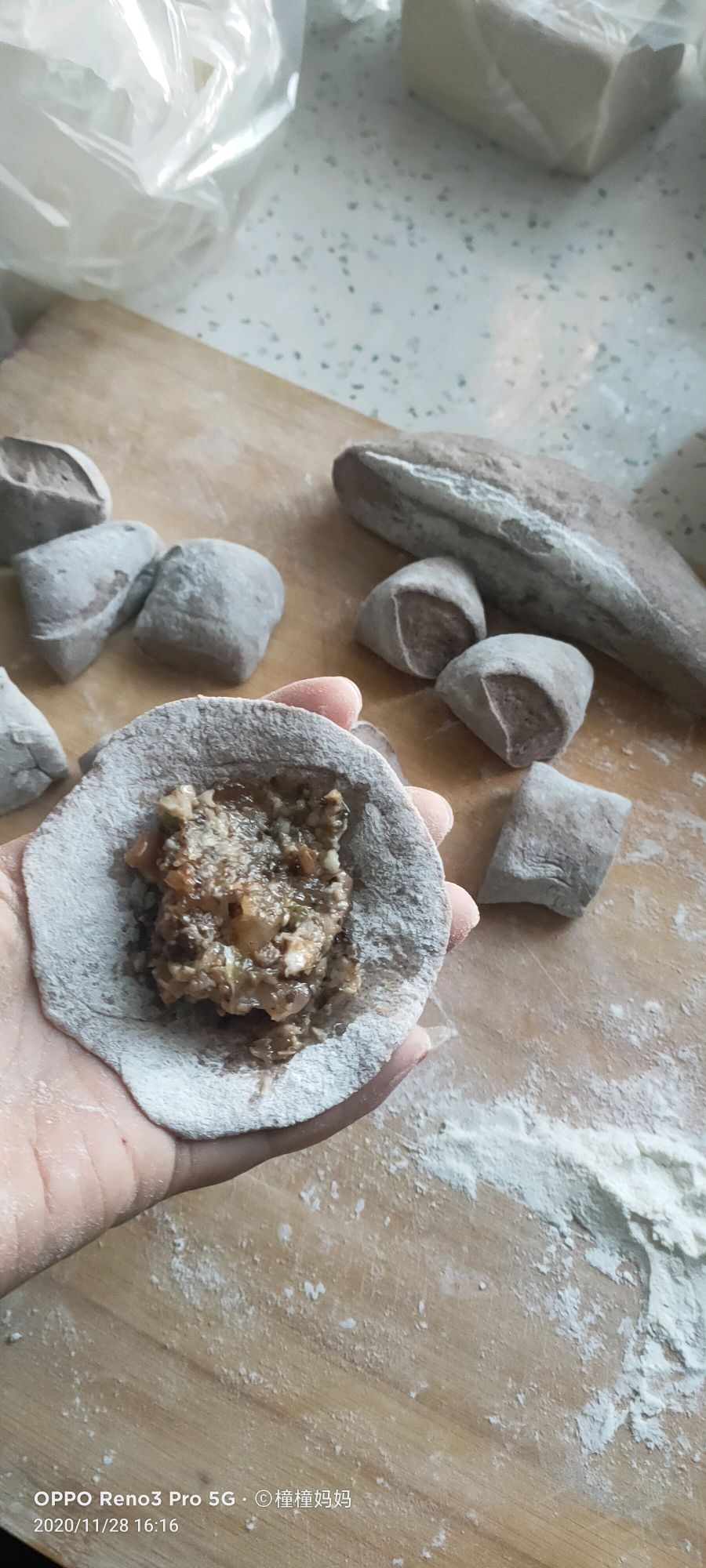 鸡肉香菇杂粮包子