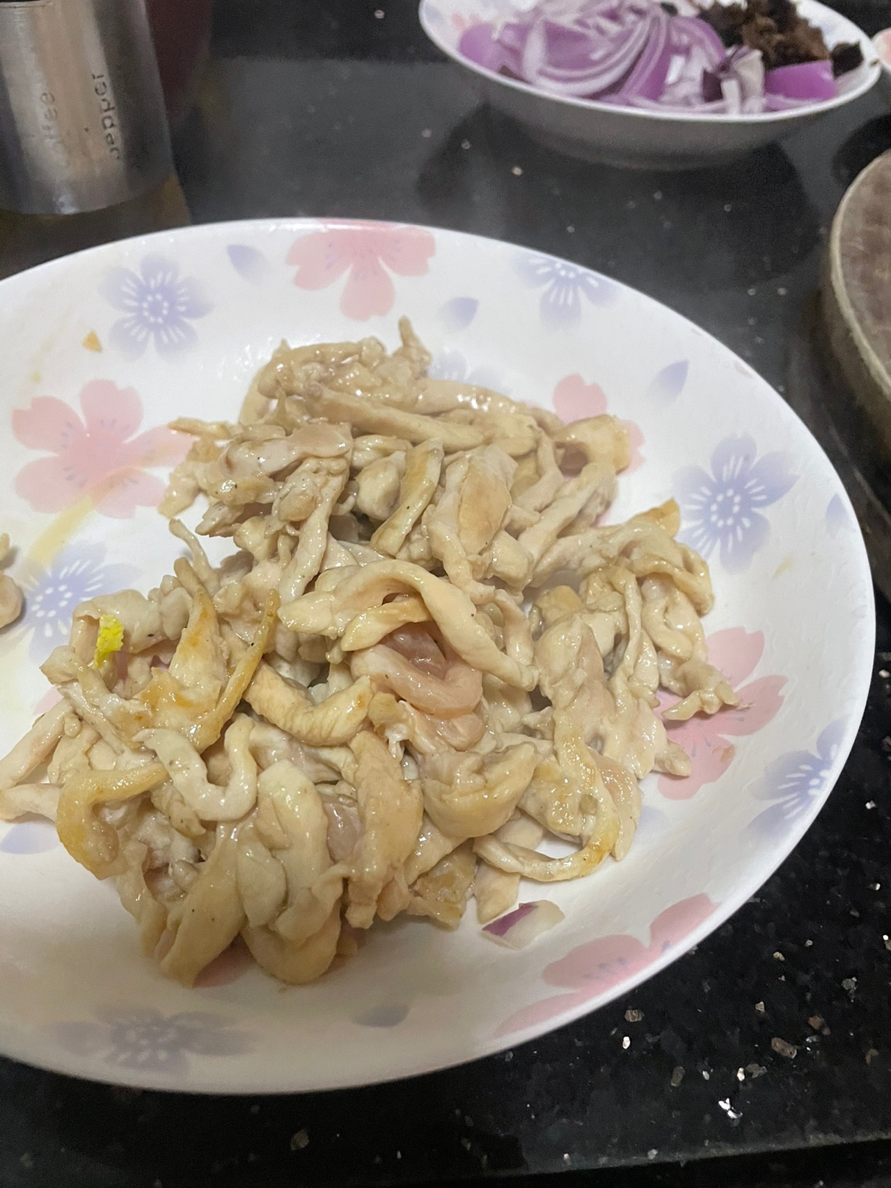 鸡丝这样做超简单!洋葱白菜杆炒鸡丝