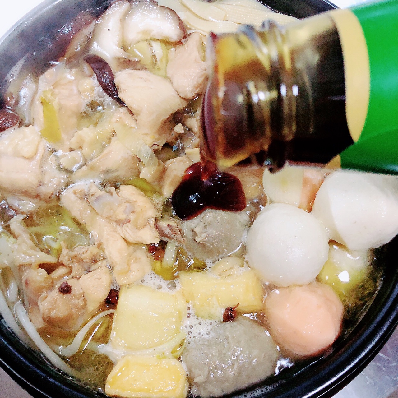 鸡汤砂锅米线