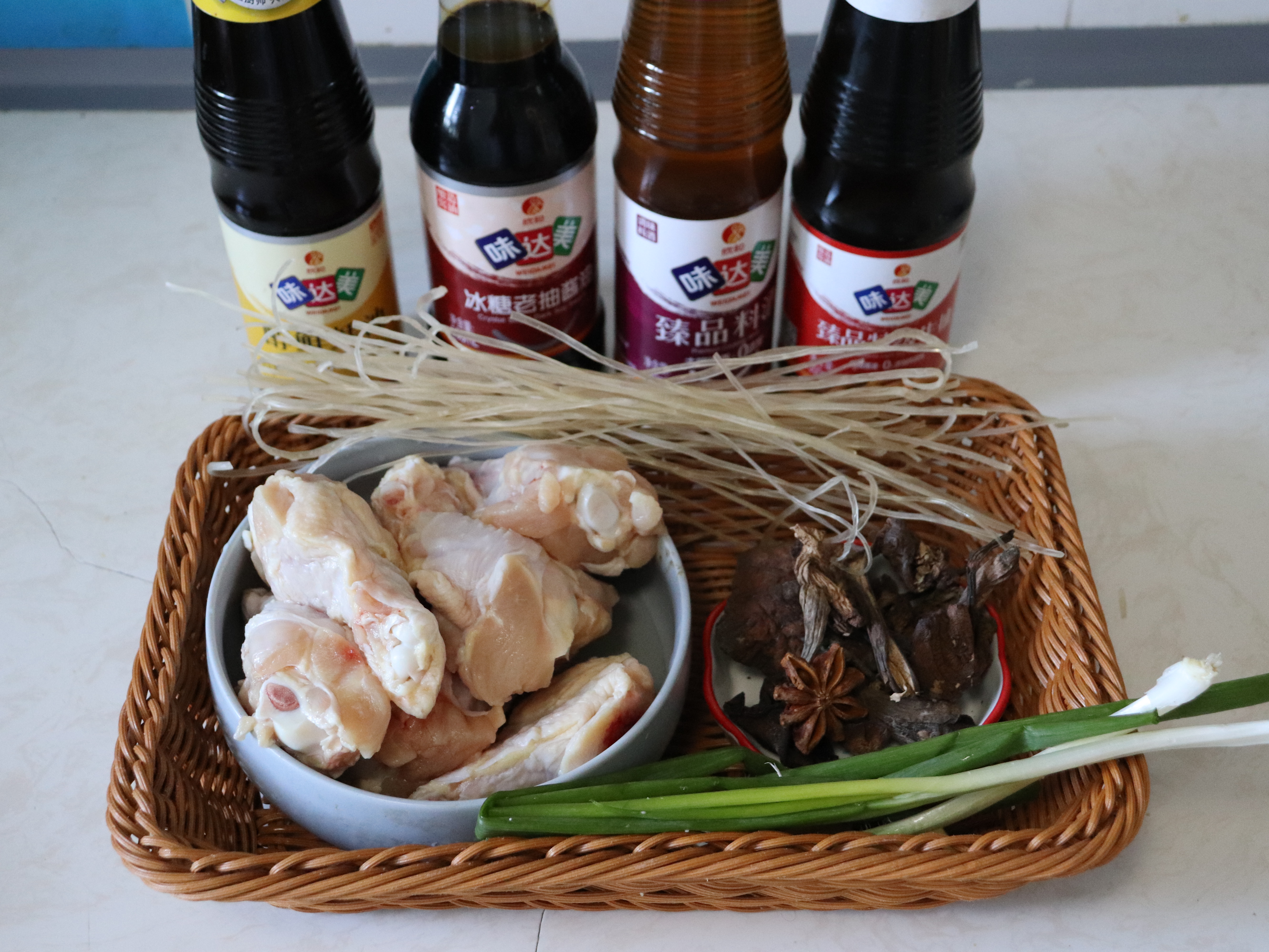 鸡腿炖蘑菇粉条