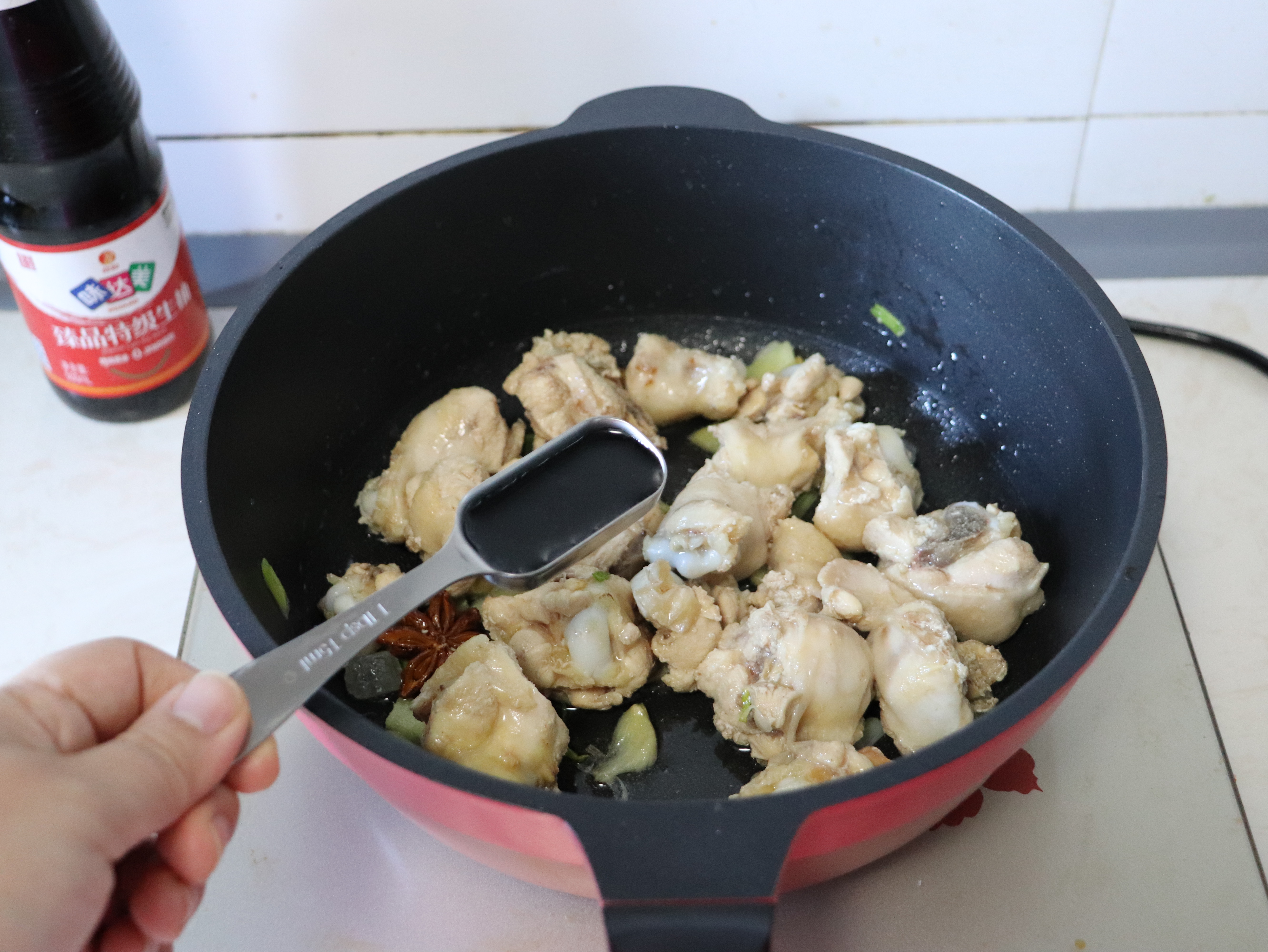 鸡腿炖蘑菇粉条