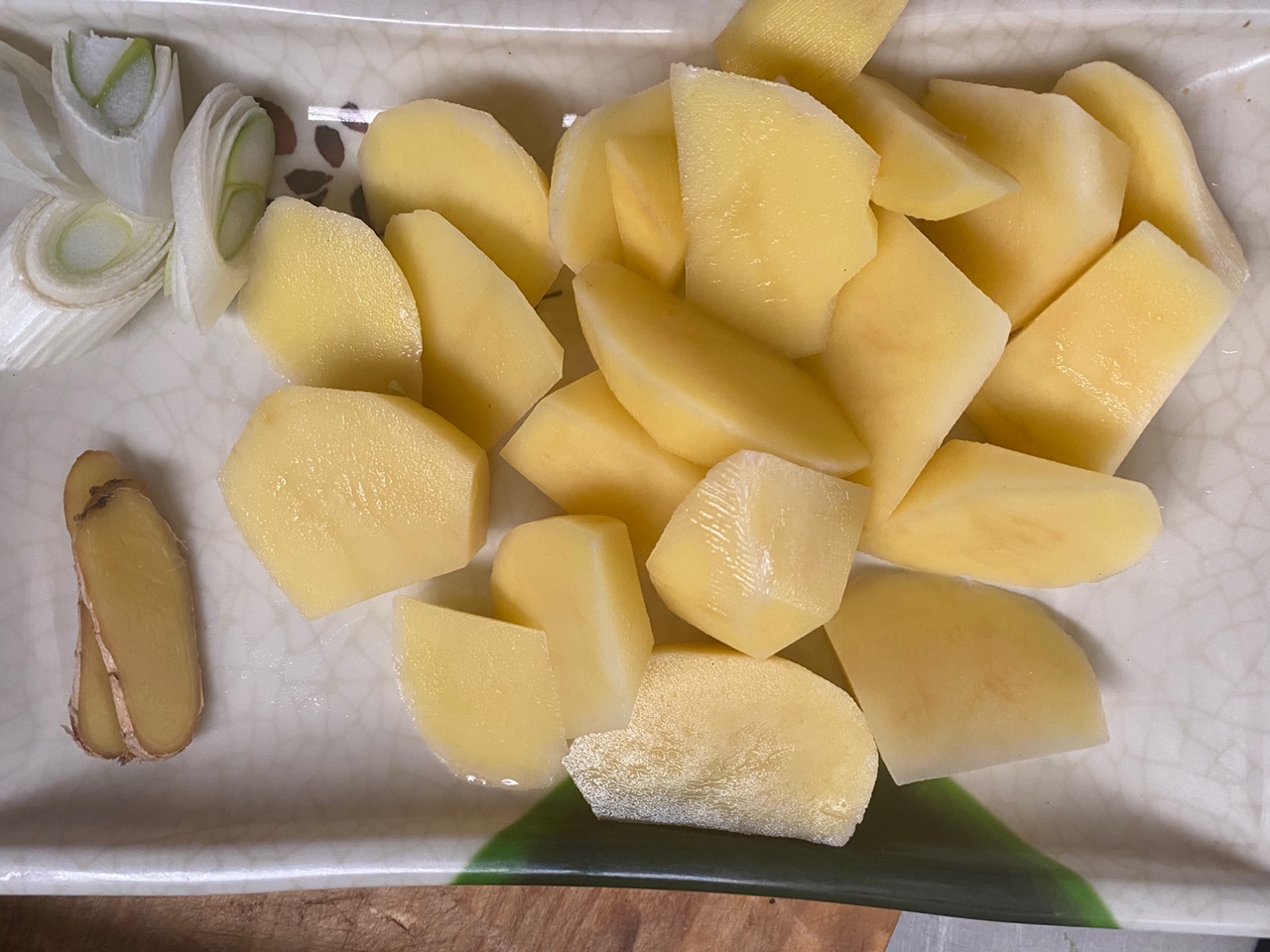 鸡腿炖土豆