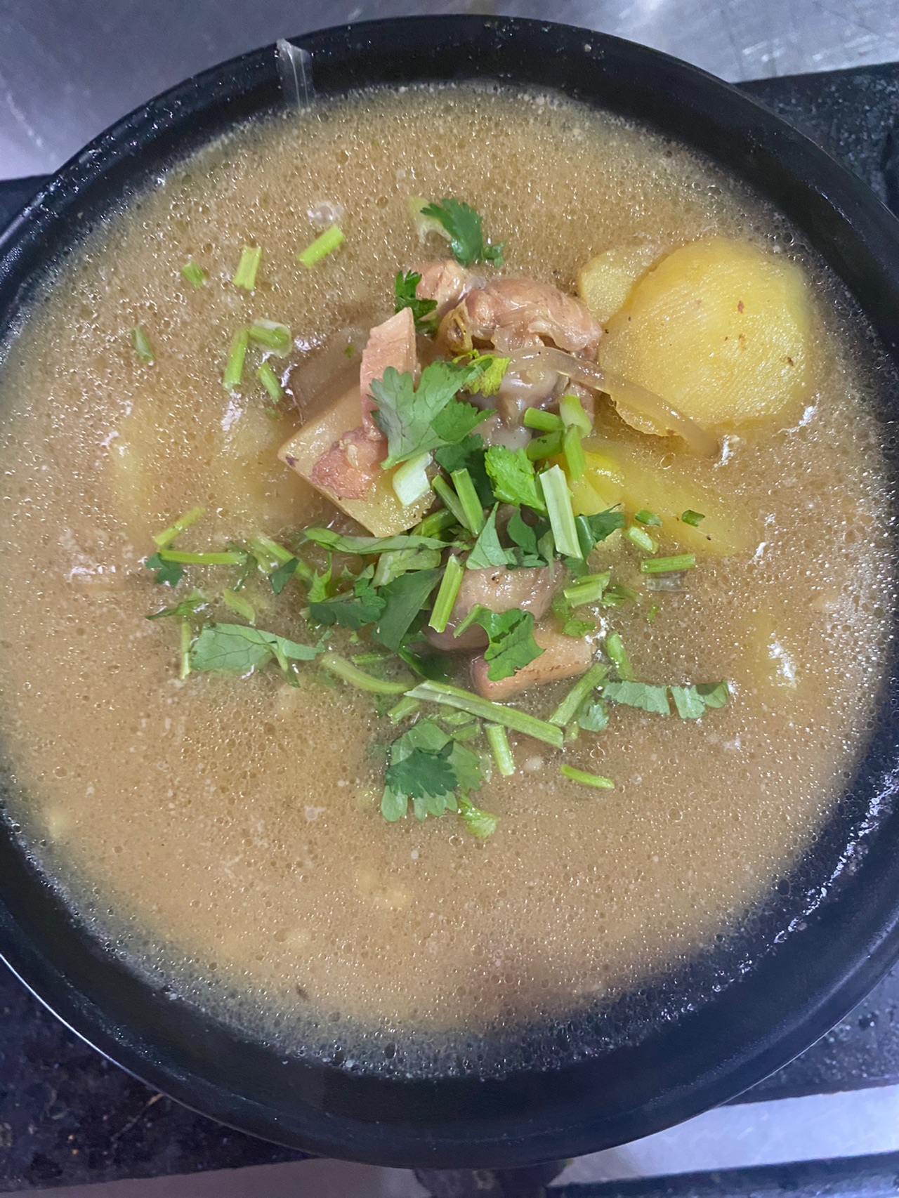 鸡腿炖土豆
