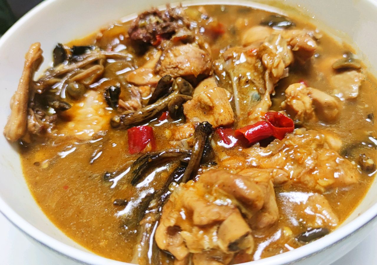 鸡腿肉炖榛蘑