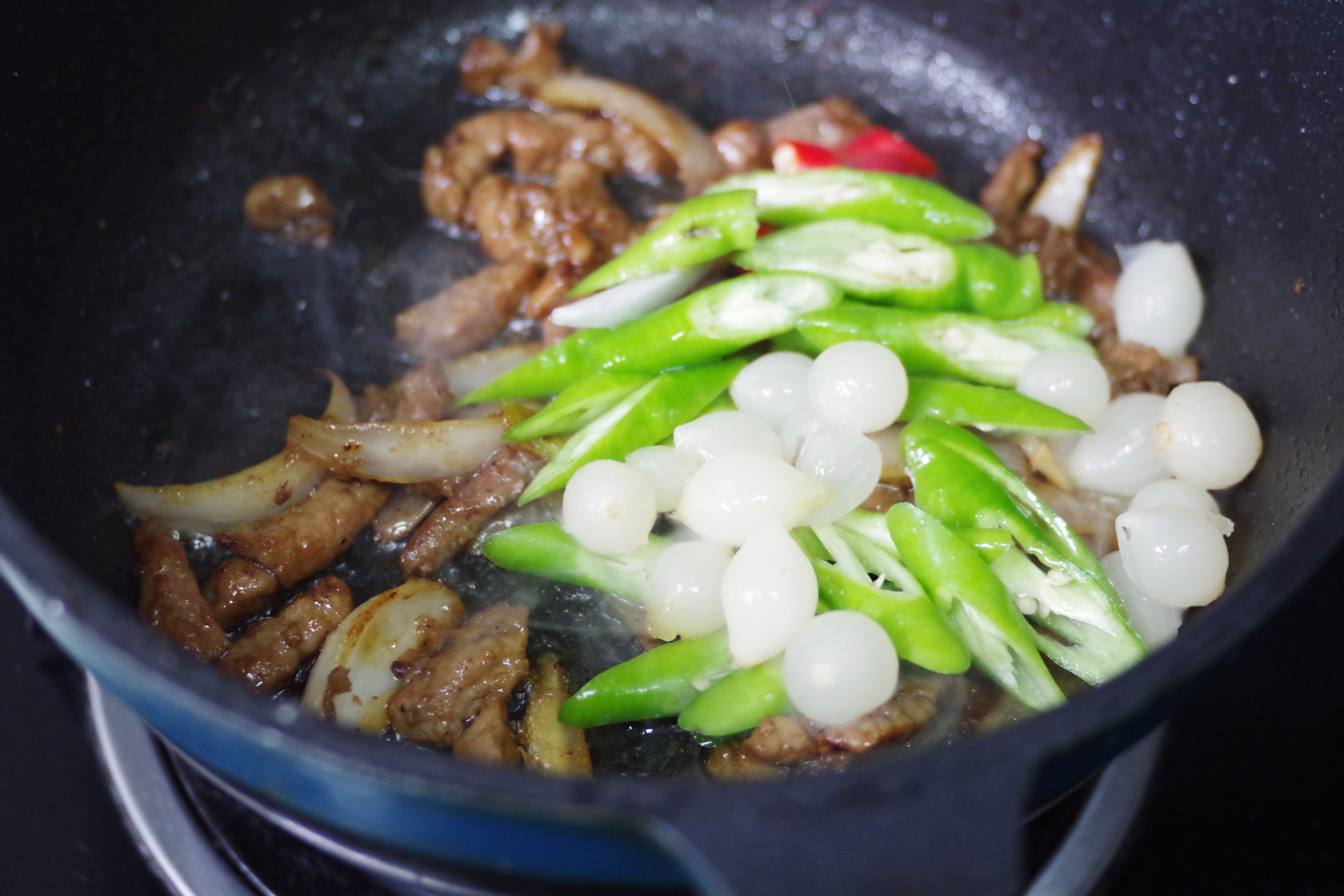 鸡尾洋葱尖椒炒牛柳