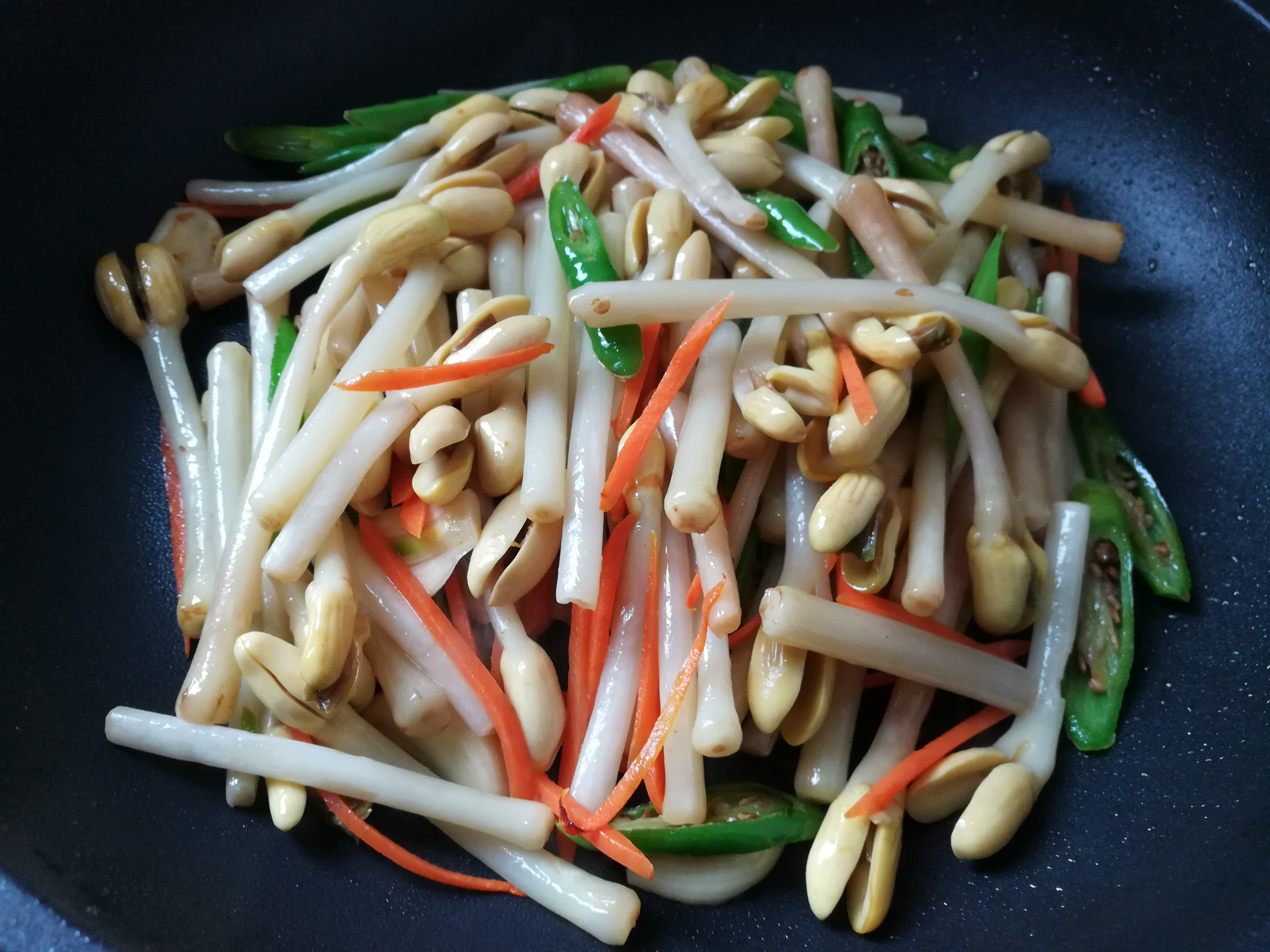 鸡胸肉炒花生芽