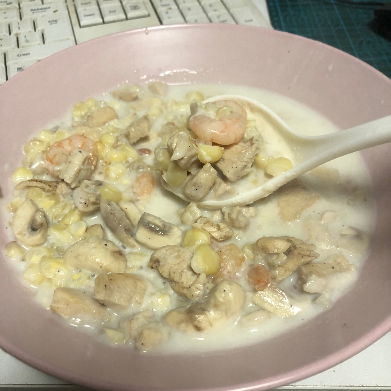 鸡胸肉虾仁蘑菇奶味浓汤