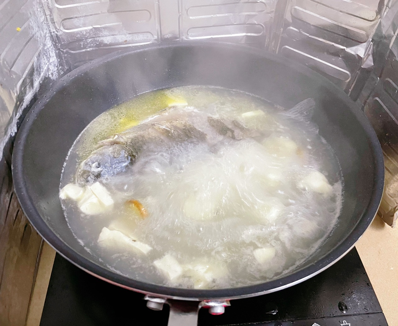鲫鱼豆腐汤
