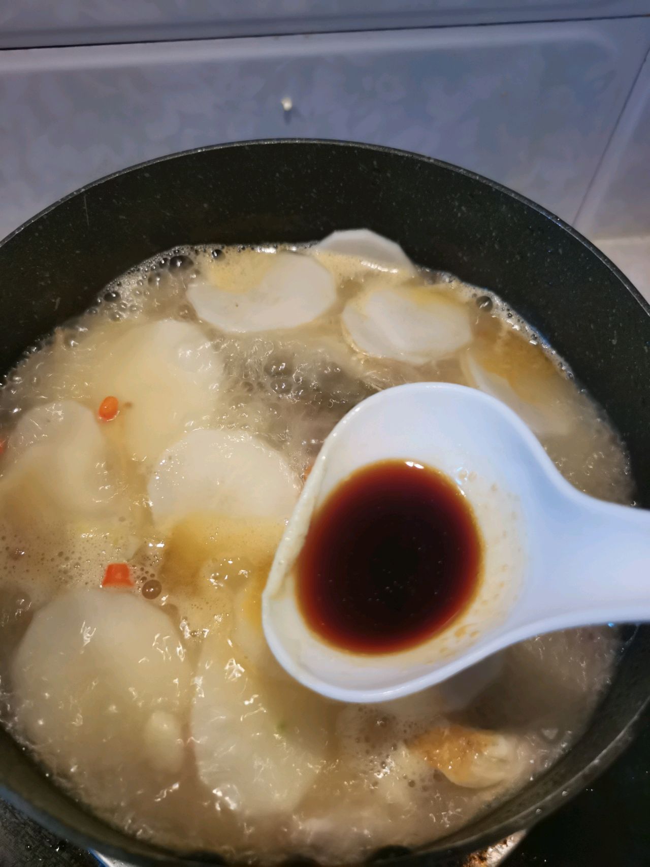 鲫鱼炖萝卜