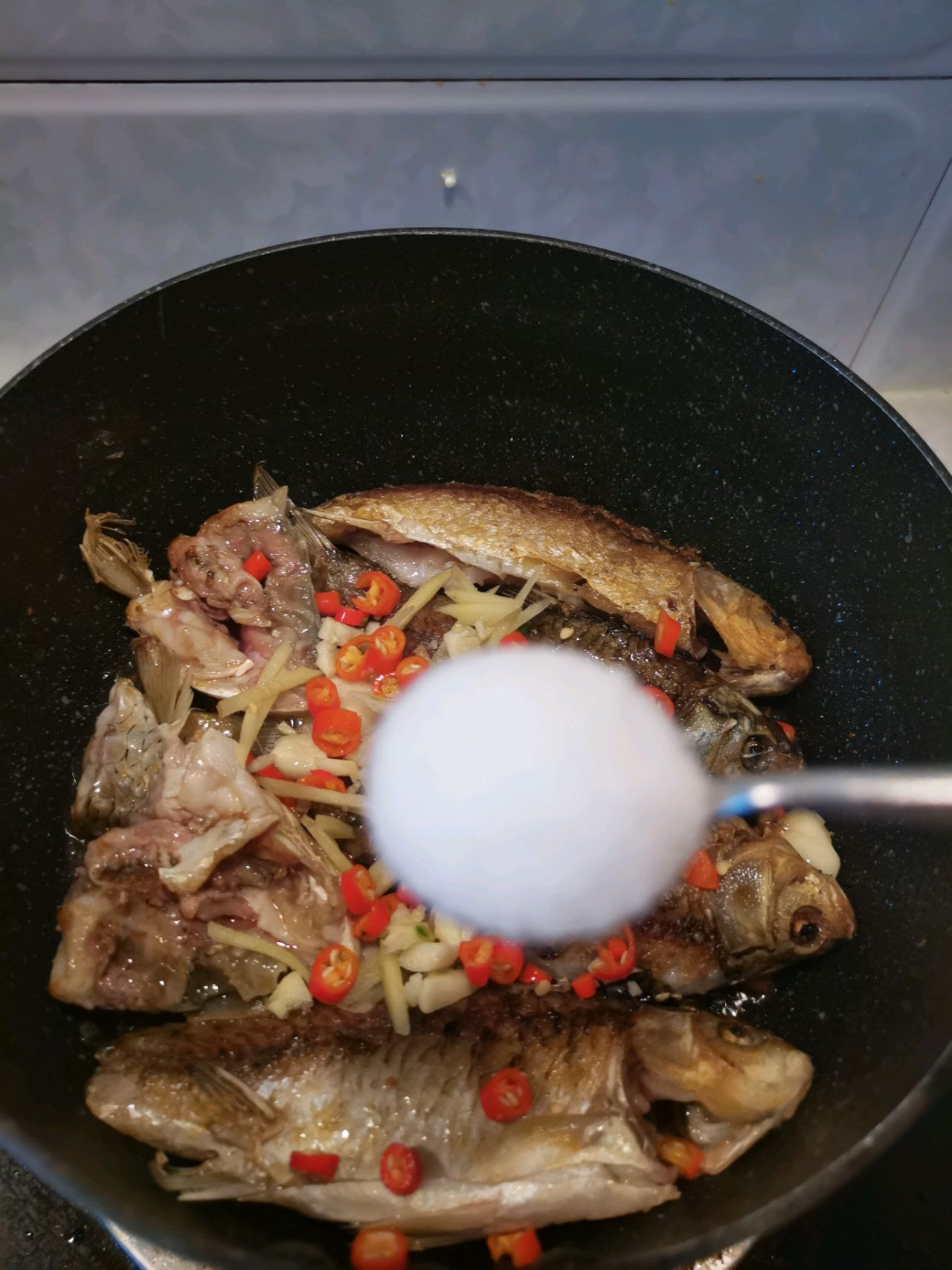 鲫鱼炖萝卜