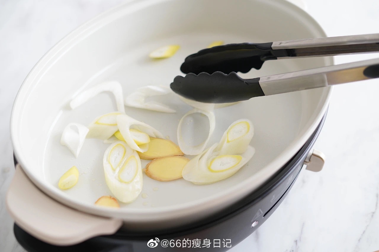 鲫鱼萝卜汤（低脂版）