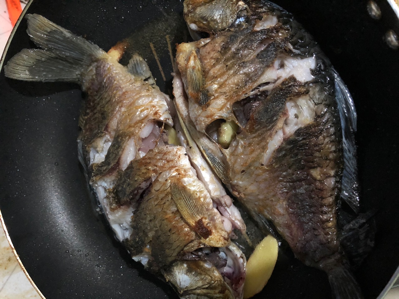 鲫鱼萝卜杂汤