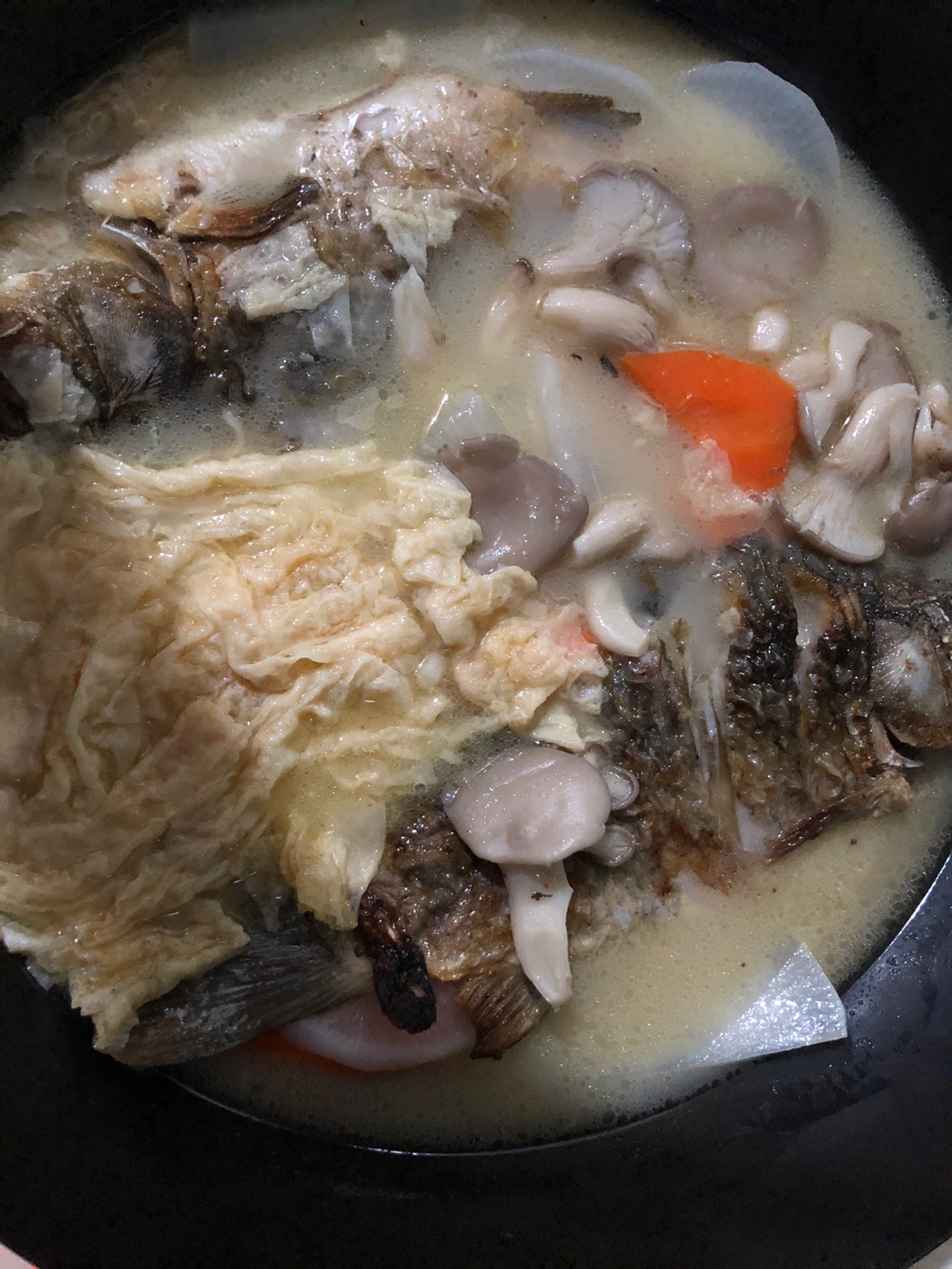 鲫鱼萝卜杂汤
