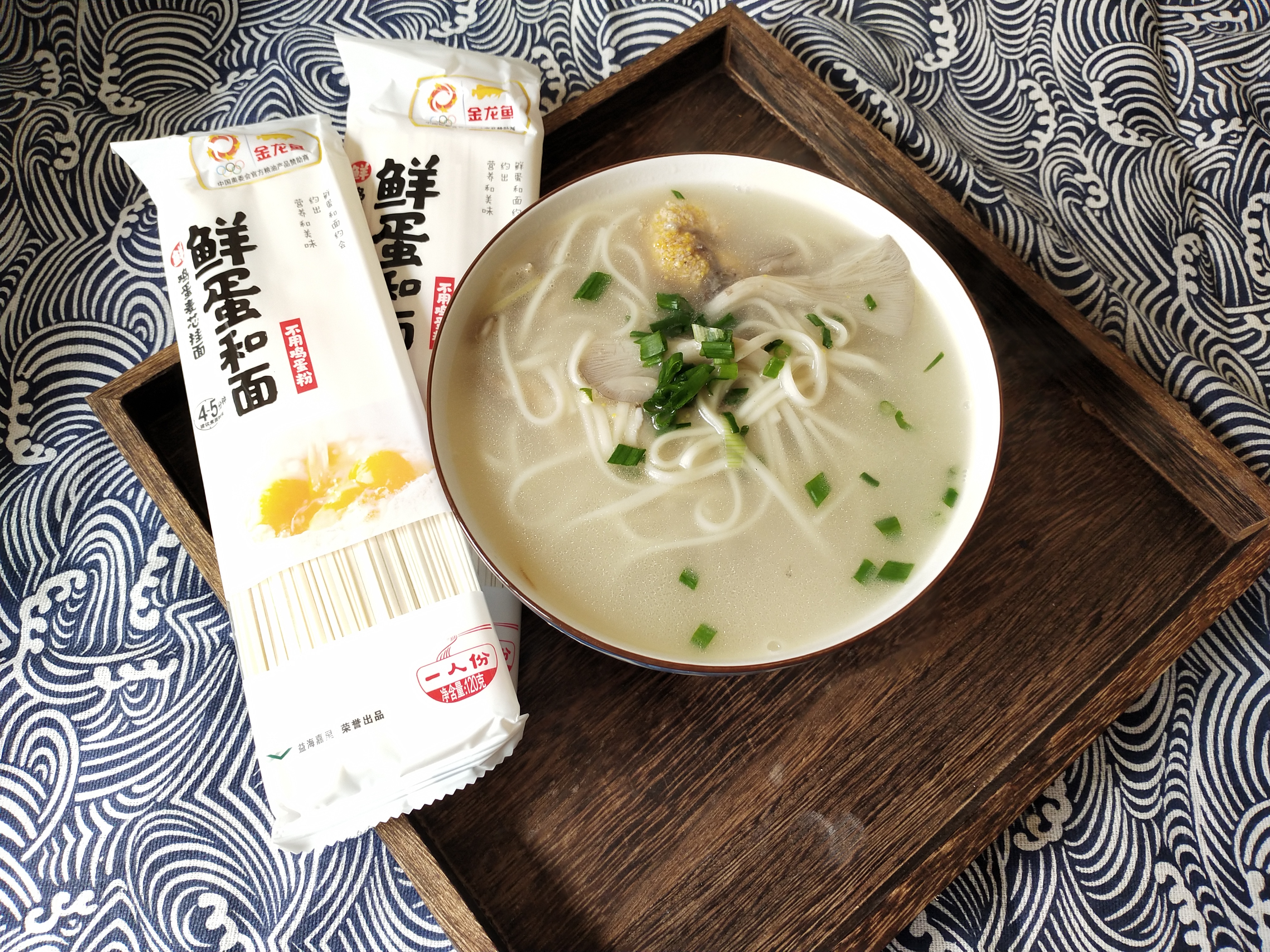 鲫鱼平菇面