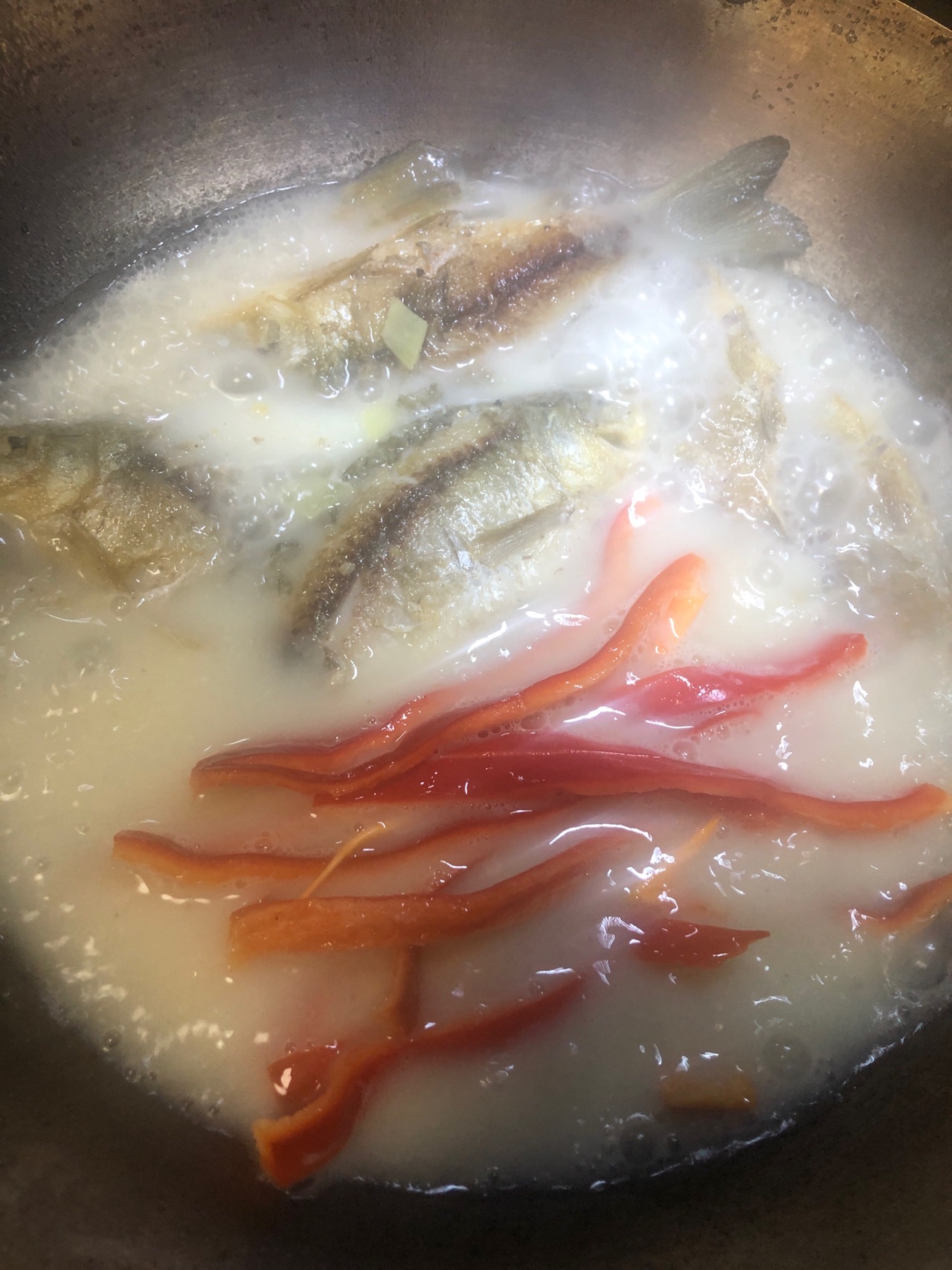 鲫鱼煮淮山（奶白奶白的味道）