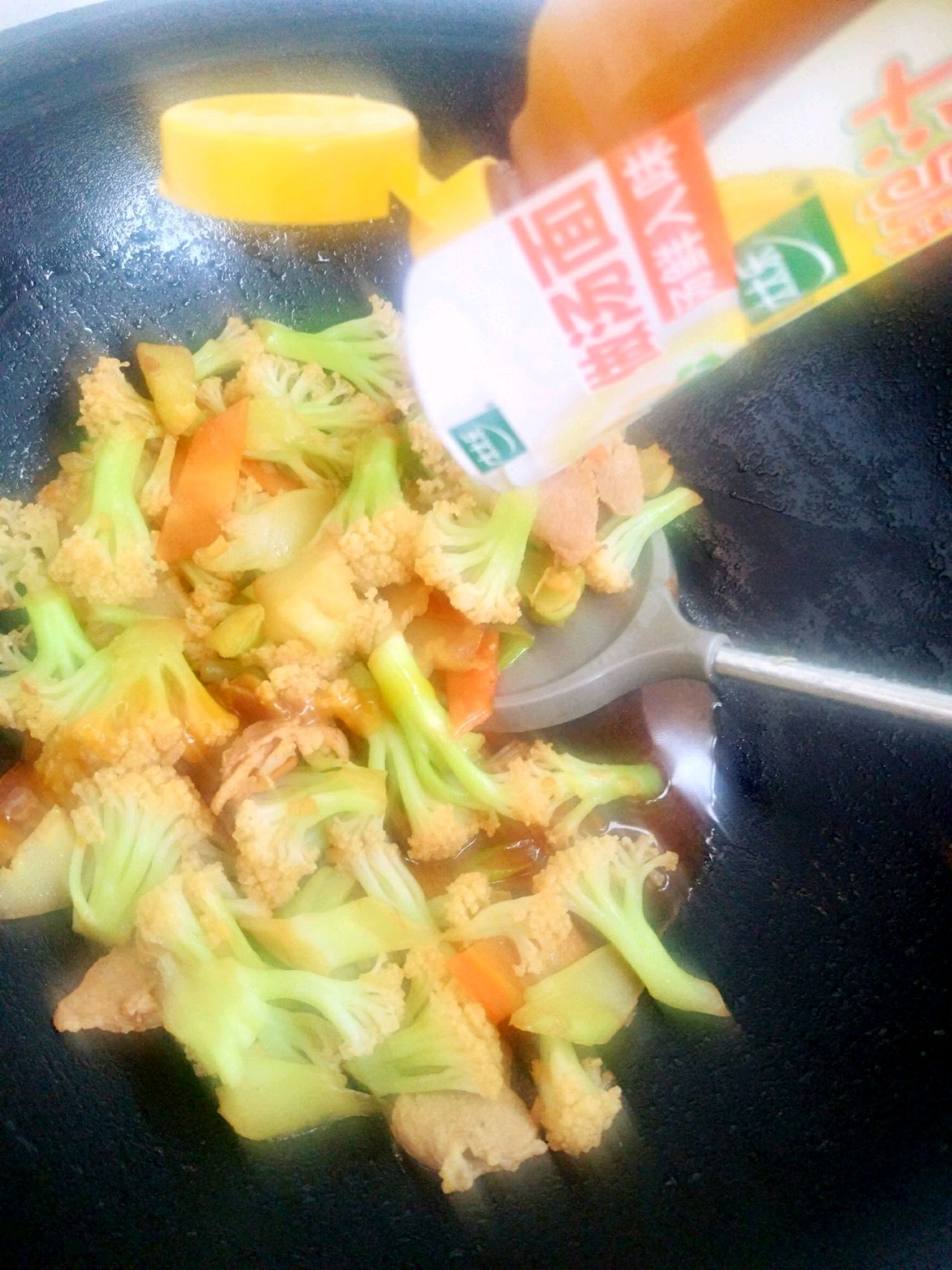，鸡汁菜花炒肉片