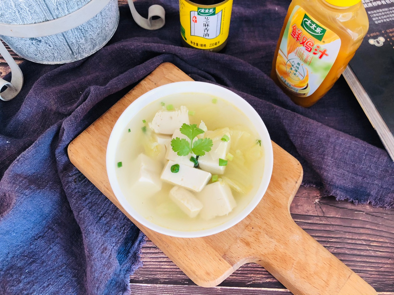 鸡汁豆腐汤+太太乐鲜鸡汁芝麻香油