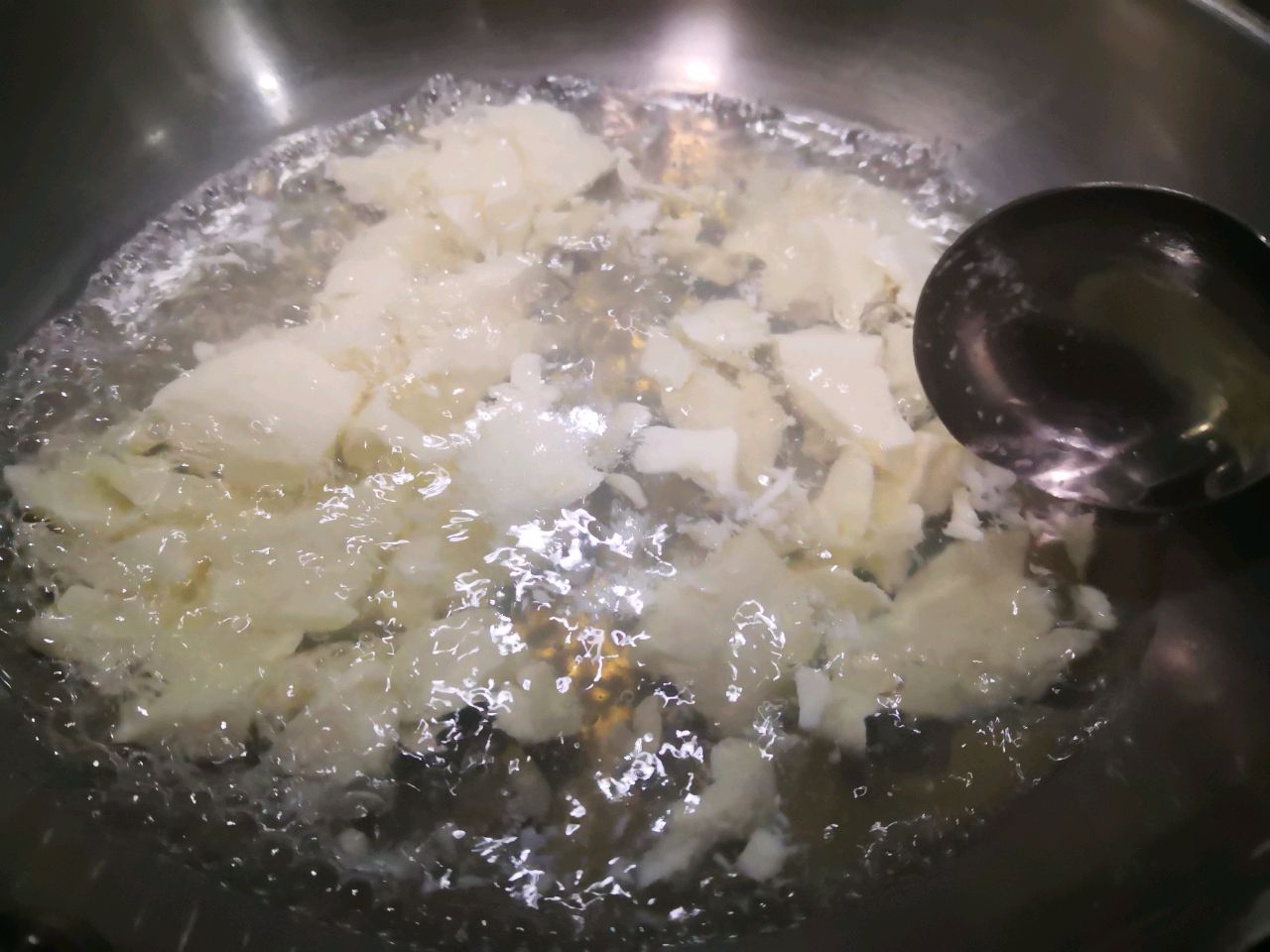 鸡汁鸡蛋豆腐汤
