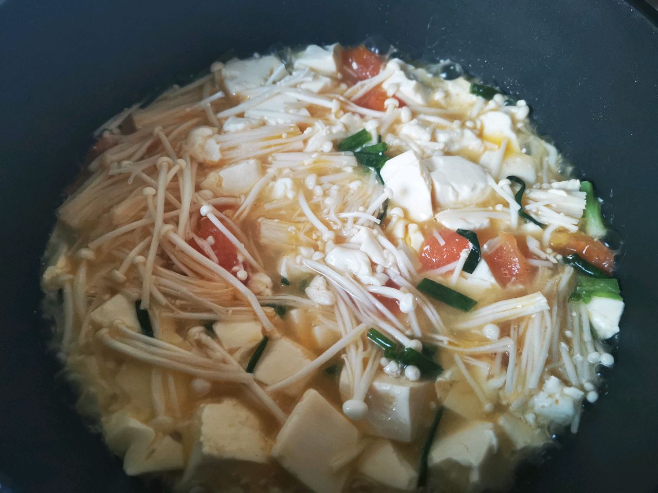 鸡汁金针菇豆腐煲