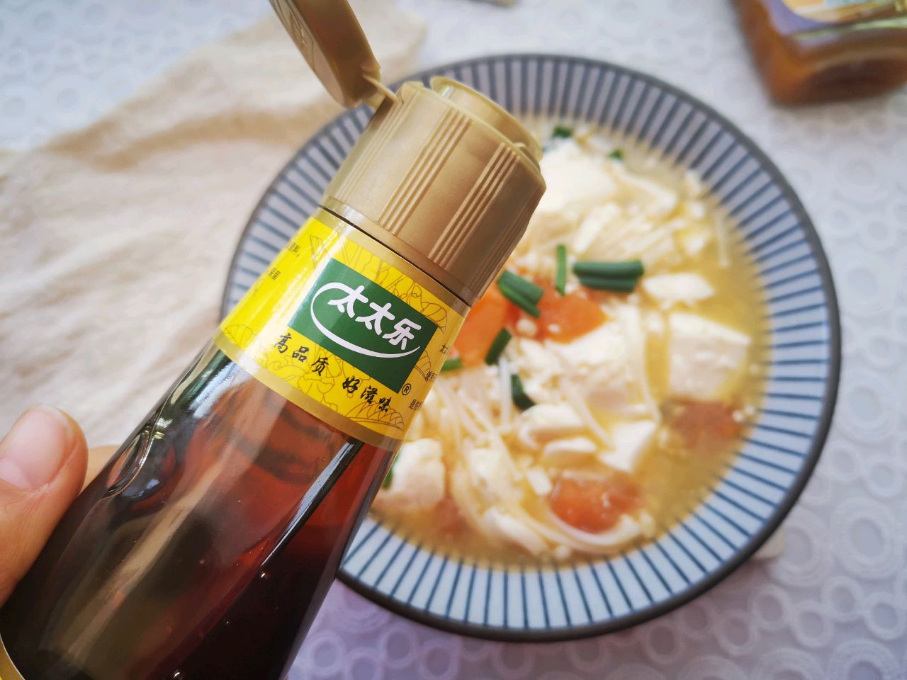 鸡汁金针菇豆腐煲