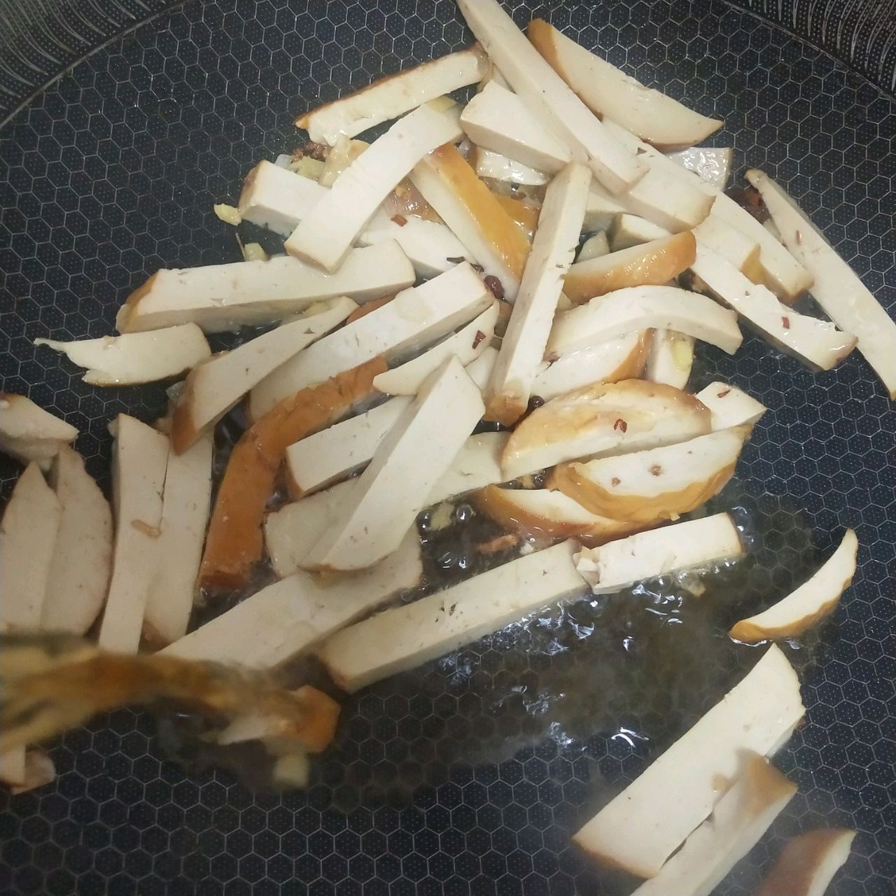 鸡汁素鸡爆西芹。