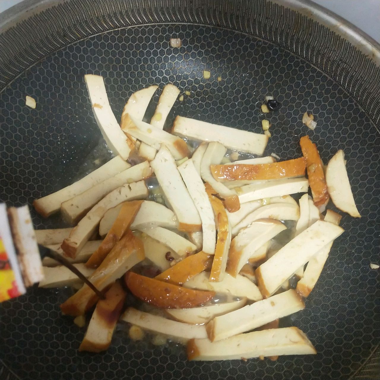鸡汁素鸡爆西芹。