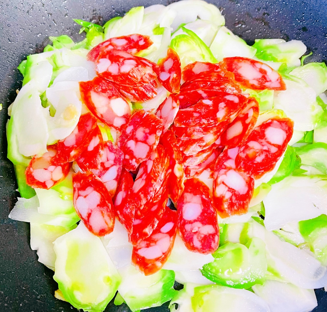 鸡汁香肠耳菜