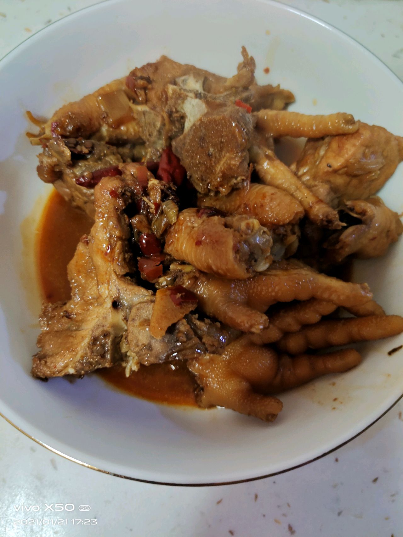 鸡爪炖脊骨